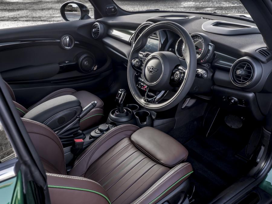 Торпедо Mini Cooper S 60 Years Edition (F56) 2019 года  (UK) (фото 17 из 18)